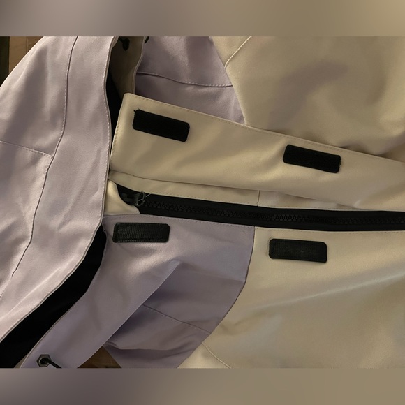 COPY - Woman’s full ski/snowboard jacket. Size medium, fits oversize. Very warm. - Picture 8 of 12